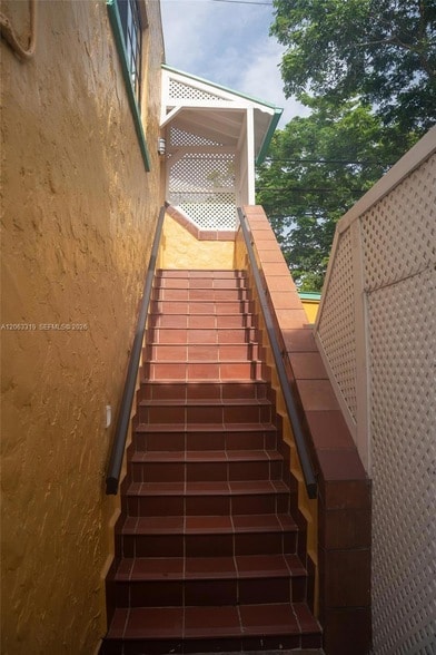 Building Photo - 1222 Salzedo St