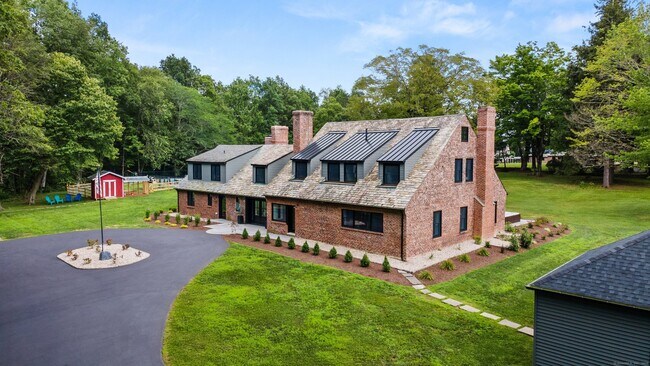 Foto del edificio - 372 Tucker Hill Rd