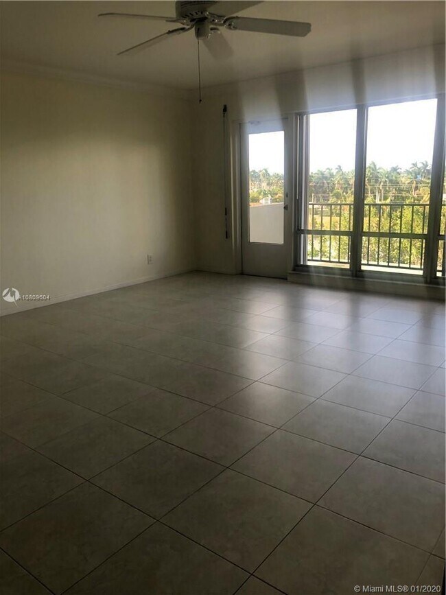 Foto del edificio - 340 Sunset Dr