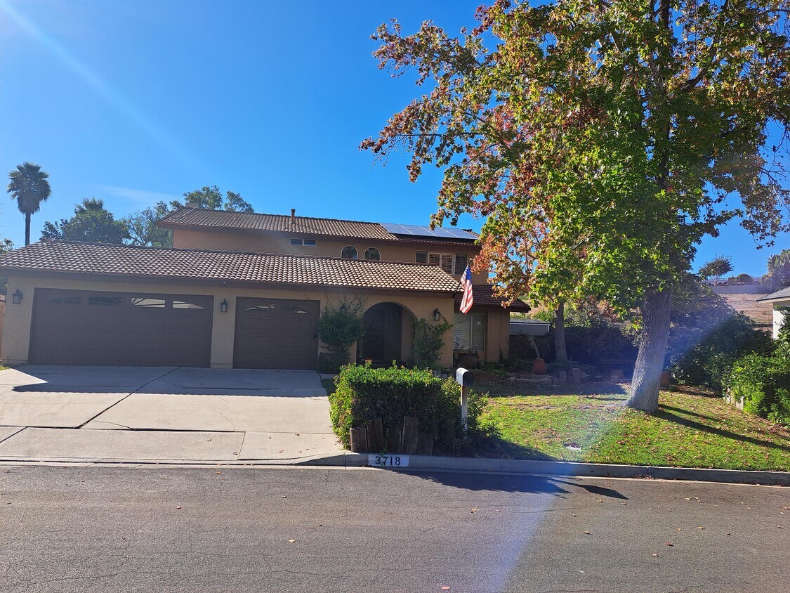 Primary Photo - 3718 Wild Oats Ln