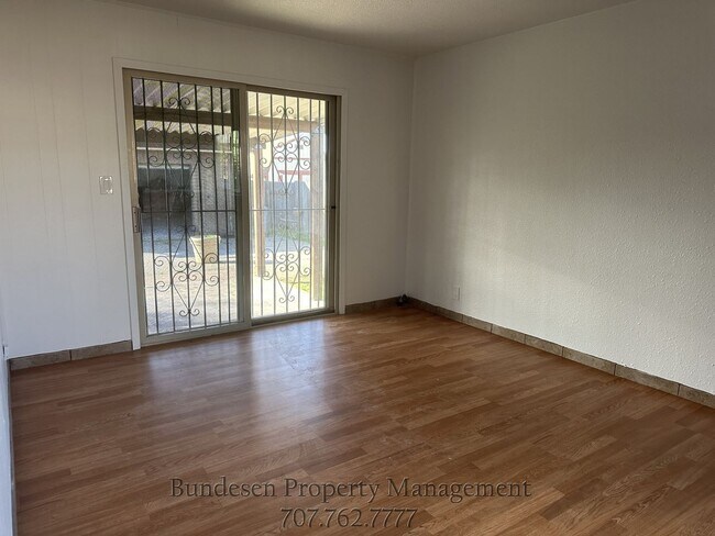 Building Photo - 601 Falcon Dr