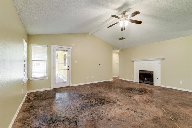 Foto del edificio - 12904 Quinn Trail