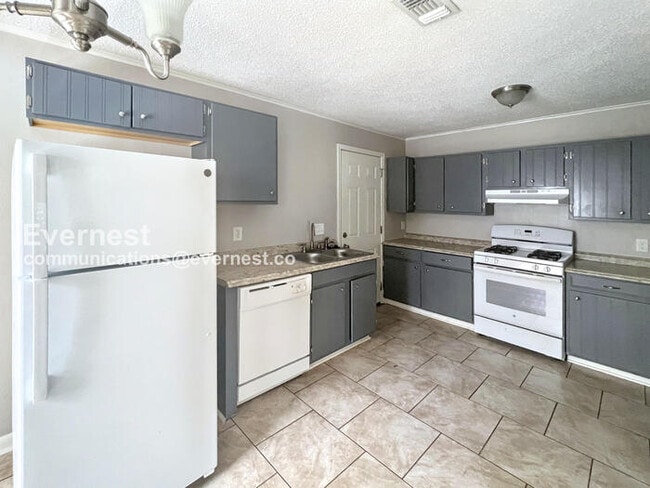 Building Photo - 110 Border Cir