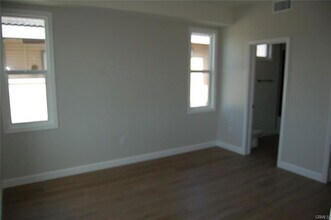 Building Photo - 425 W Duarte Rd