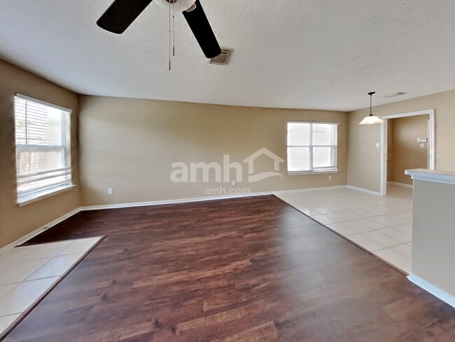 Building Photo - 5215 Lavender Ln