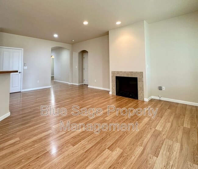 Building Photo - 50 Goldenrod Ln