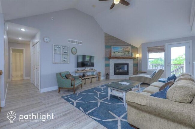 Foto del edificio - 705 SW Hillside Ct