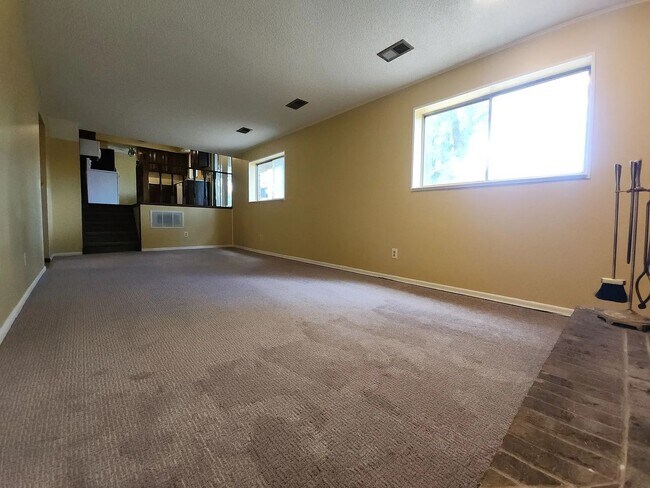 Building Photo - Beautiful Broomfield home available!