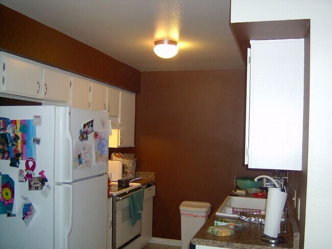 Building Photo - 1027 Milky Way