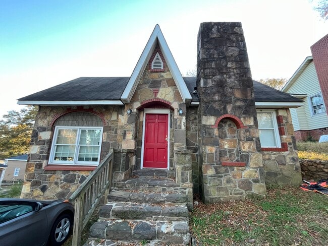 Front - 1 Davis St NE
