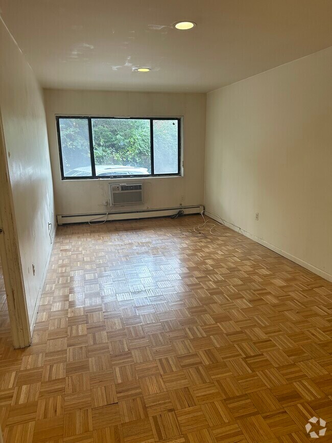 Apartments under 2,050 in Middle Village, NY 5 Rentals