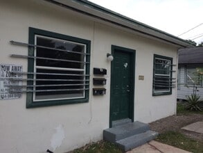 Building Photo - 721 SW 2nd Ct