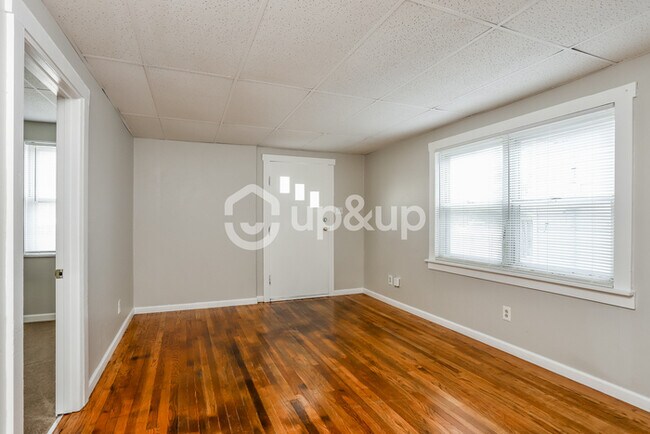 Building Photo - Fantastic 2bd/1ba home! Let yourself in!