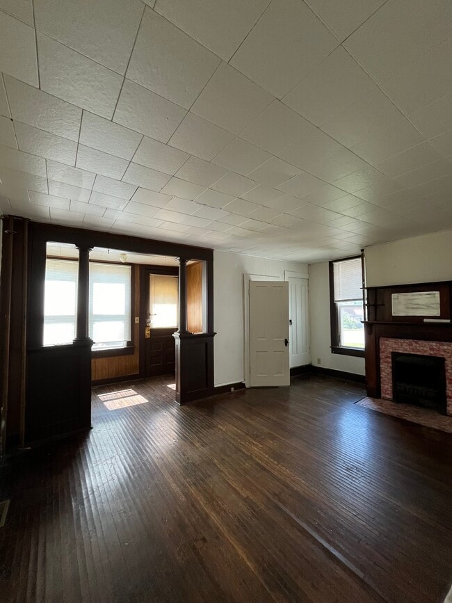 Building Photo - 520 Romig St