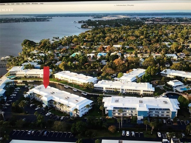 Building Photo - 1866 SW Palm City Rd