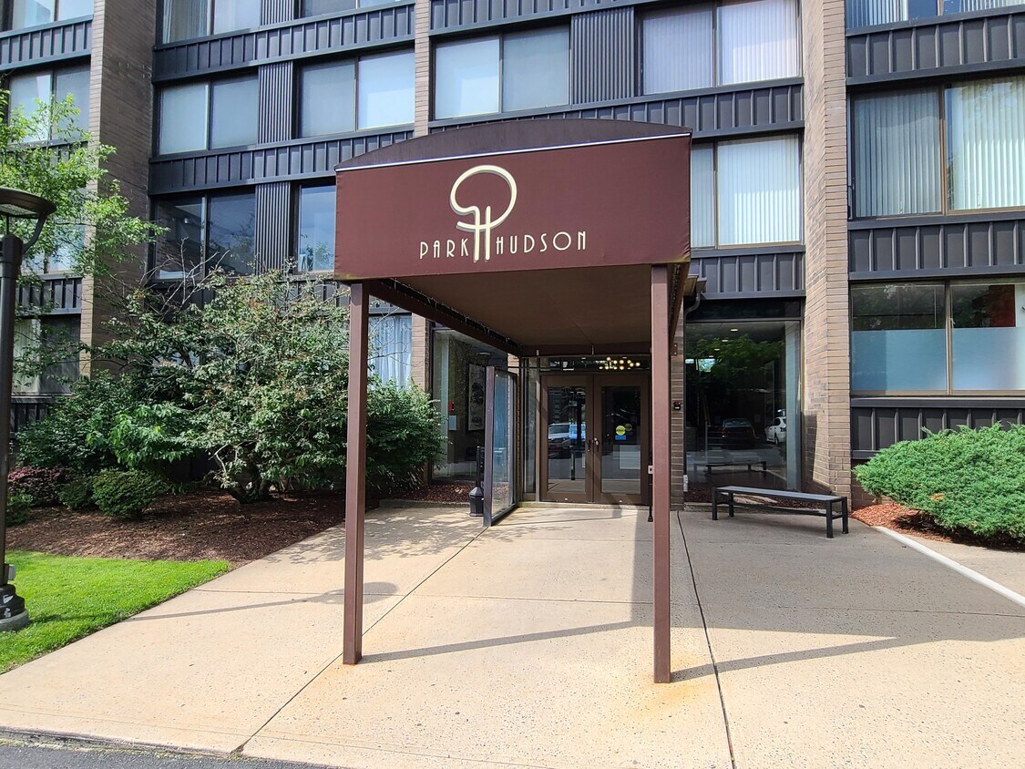 Primary Photo - 9060 Palisade Ave
