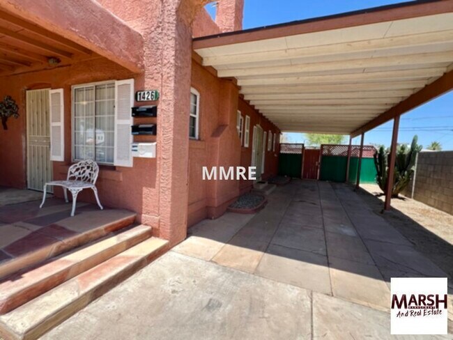 Foto del edificio - Older 2 bedroom home with lots of charm in...