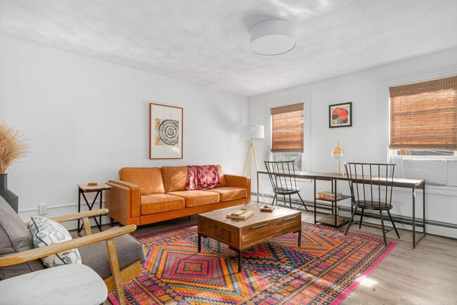 Building Photo - 136 Main St