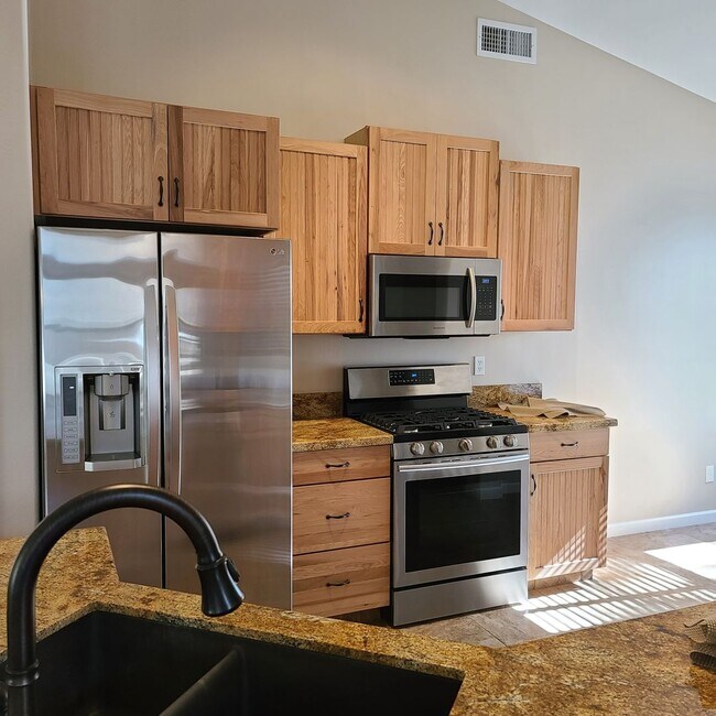 Building Photo - HOUSE:  COTTONWOOD RANCH DEL WEBB COMMUNITY