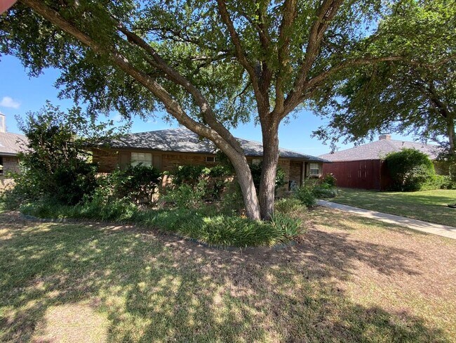 Building Photo - 1707 Dogwood Dr