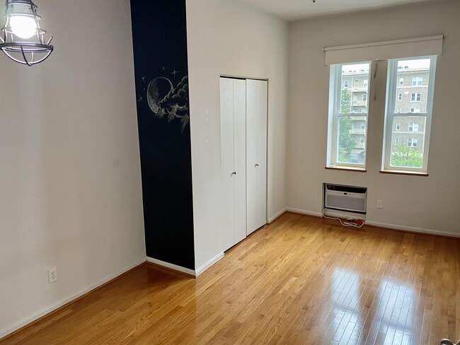 Foto del edificio - 1415 Chapin St NW