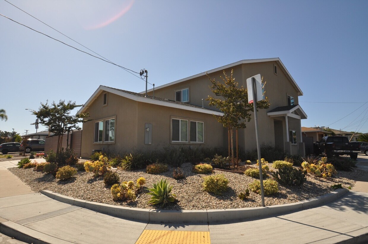 Foto principal - 7BD/5BA, LOTS of Parking!! (Lease out, pen...