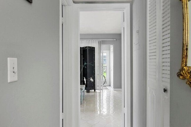 Foto del edificio - 3000 Lake Osborne Dr