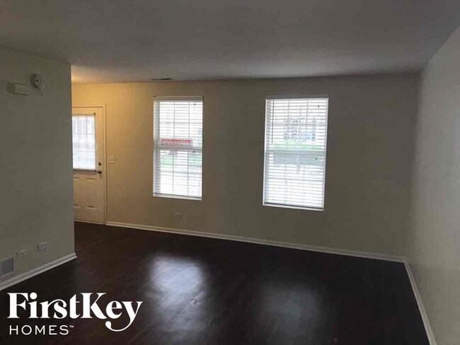 Foto del edificio - 1705 Maple Park Ln