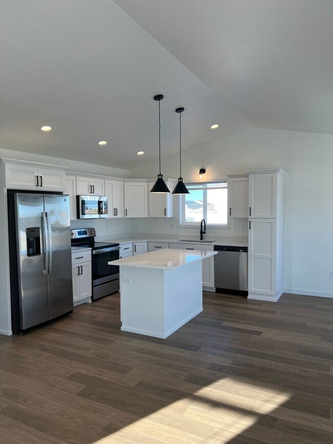 Foto del edificio - New 3 Bedroom/2.5 Bathroom House - Rent Wi...