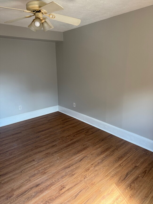 522-3 Bedroom 1 - 500 Euclid Avenue