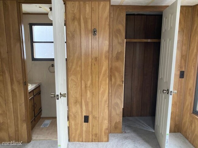 Building Photo - 3 br, 1.5 bath Mobile Home - 33 Peter Dr
