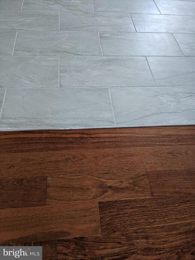 Building Photo - 118 W Main St