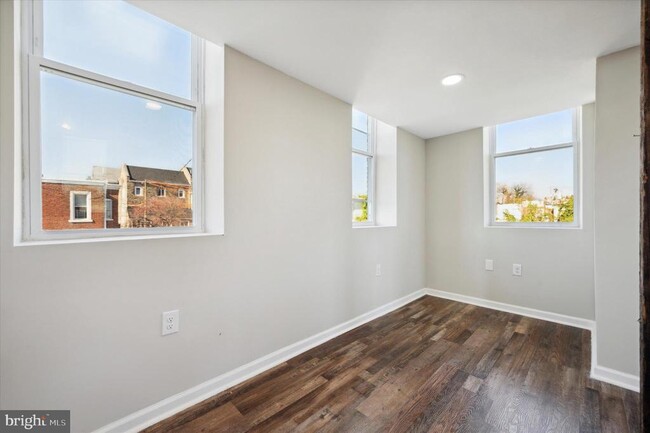 Building Photo - 537 N 64th St