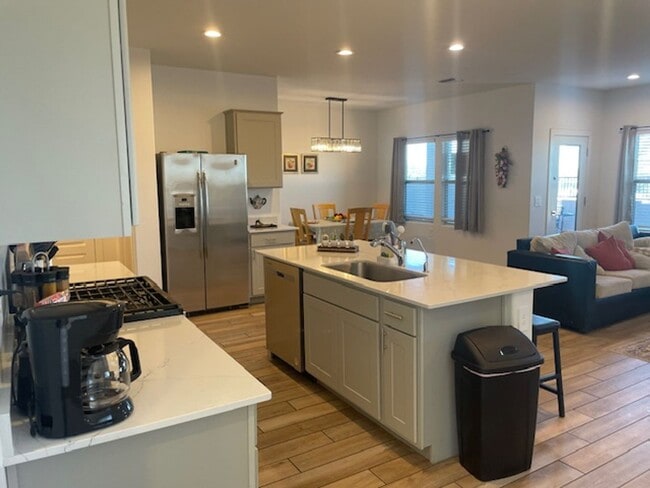 Foto del edificio - Beautiful Move-In Ready Two-Story Home in Silverbell Crossing!