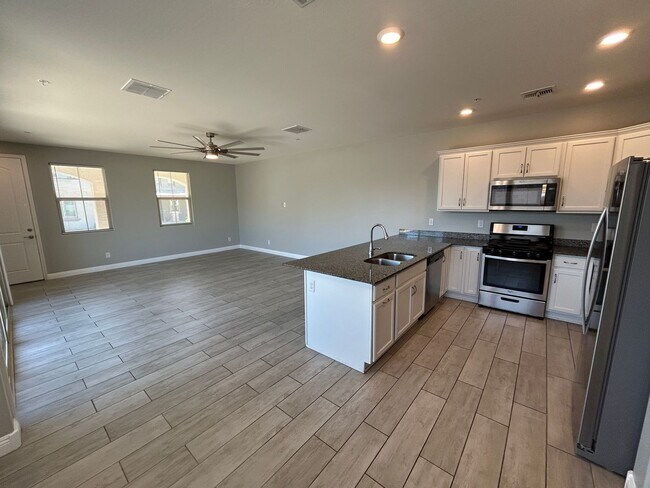 Foto del edificio - 1704 N 208th Ave