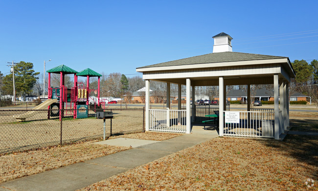 Building Photo - Water Oak Apartments