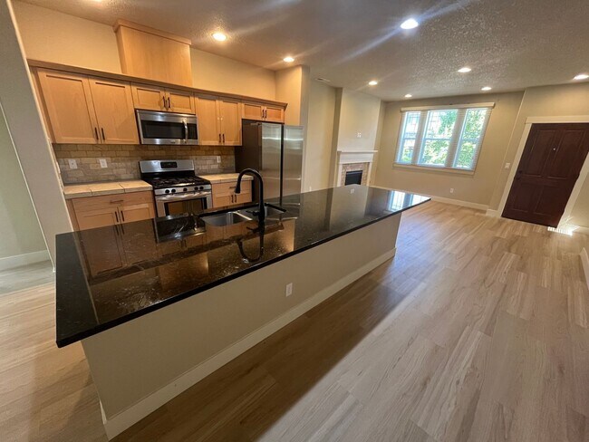 Foto del edificio - Spacious & Stylish Home in Desirable Betha...