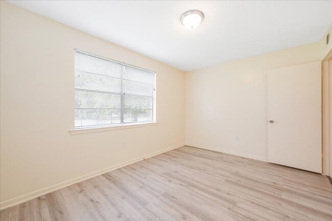 Foto del edificio - 2-Bedroom Apartment in Convenient Savannah...