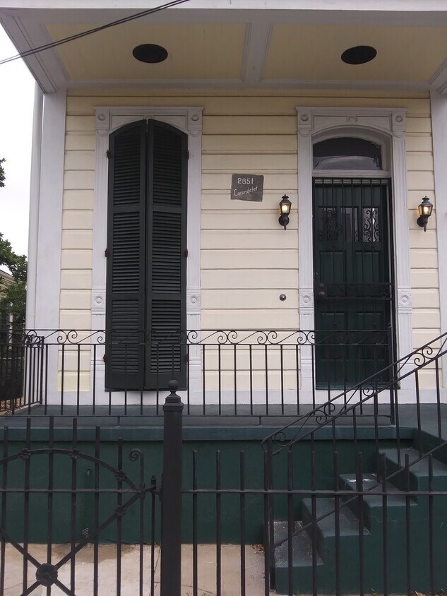 Front entrance - 2851 Carondelet St