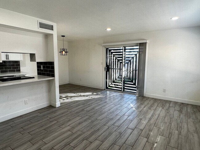Building Photo - Beautifully Upgraded 3 Bedroom 1 Bathroom ...
