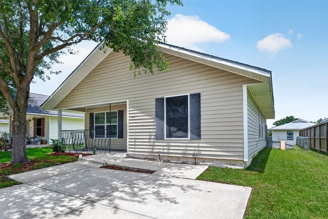 Building Photo - 11411 Roandale Dr