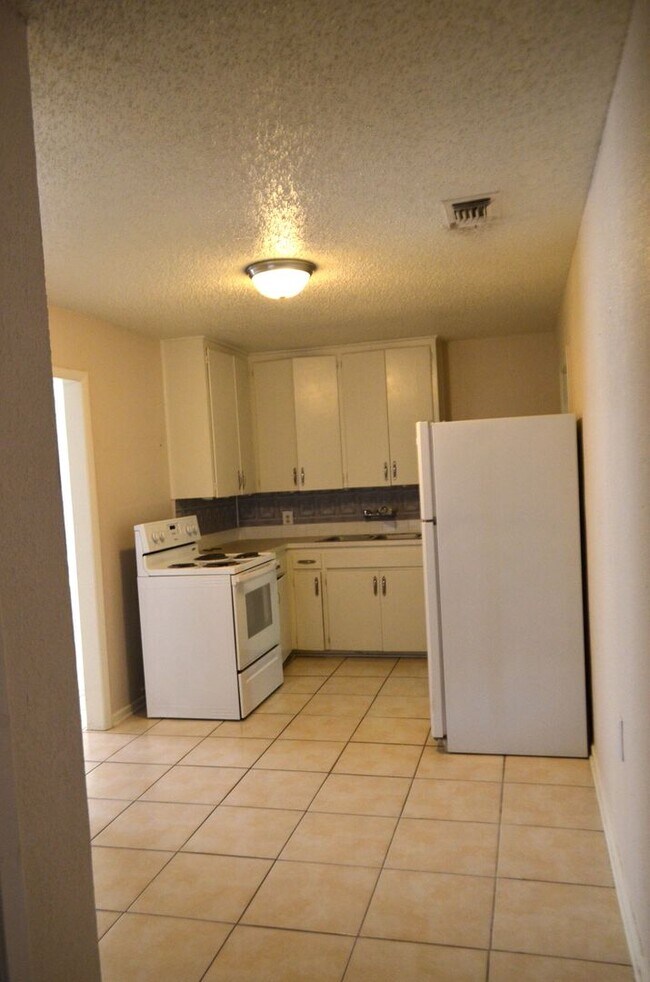 Building Photo - 1008 S 9th St