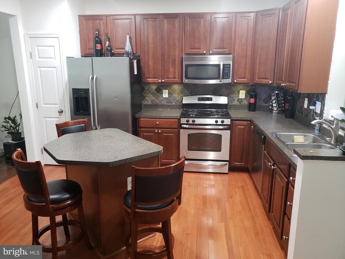 1121 Wilberforce Ct, Capitol Heights, MD 20743 Townhome Rentals in