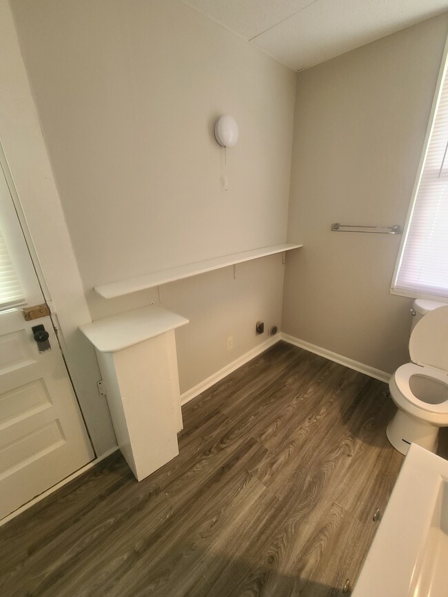 Wash and dryer hookups - 1311 Haysboro Ave House