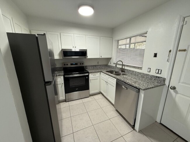 Building Photo - 133 Garden Dr