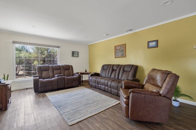 Foto del edificio - Quiet Desert Home - BONUS ROOM CONVERTING ...