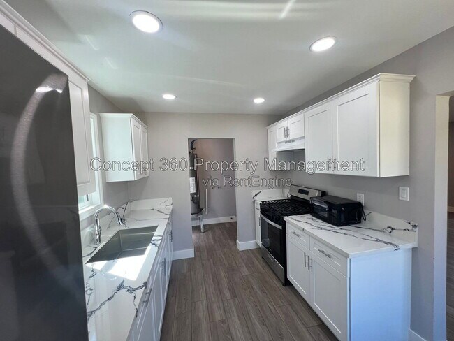 Foto del edificio - 13717 Yukon Ave