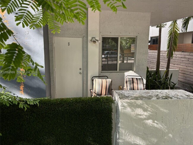 Foto del edificio - 3299 Bird Ave