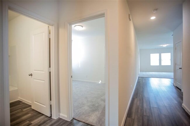 Building Photo - 1628 Escondido Dr