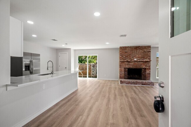 Foto del edificio - SW Loop 820 - 4304/4306 *Lease Up Only*